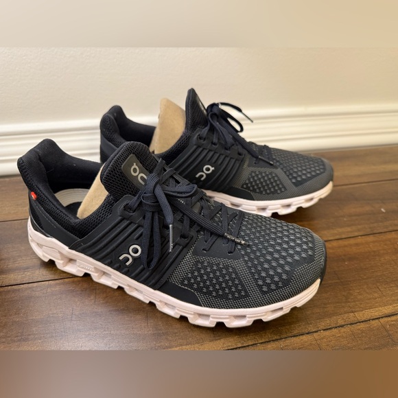 On Running  Athletic Shoes size 9.5 W - Picture 1 of 9